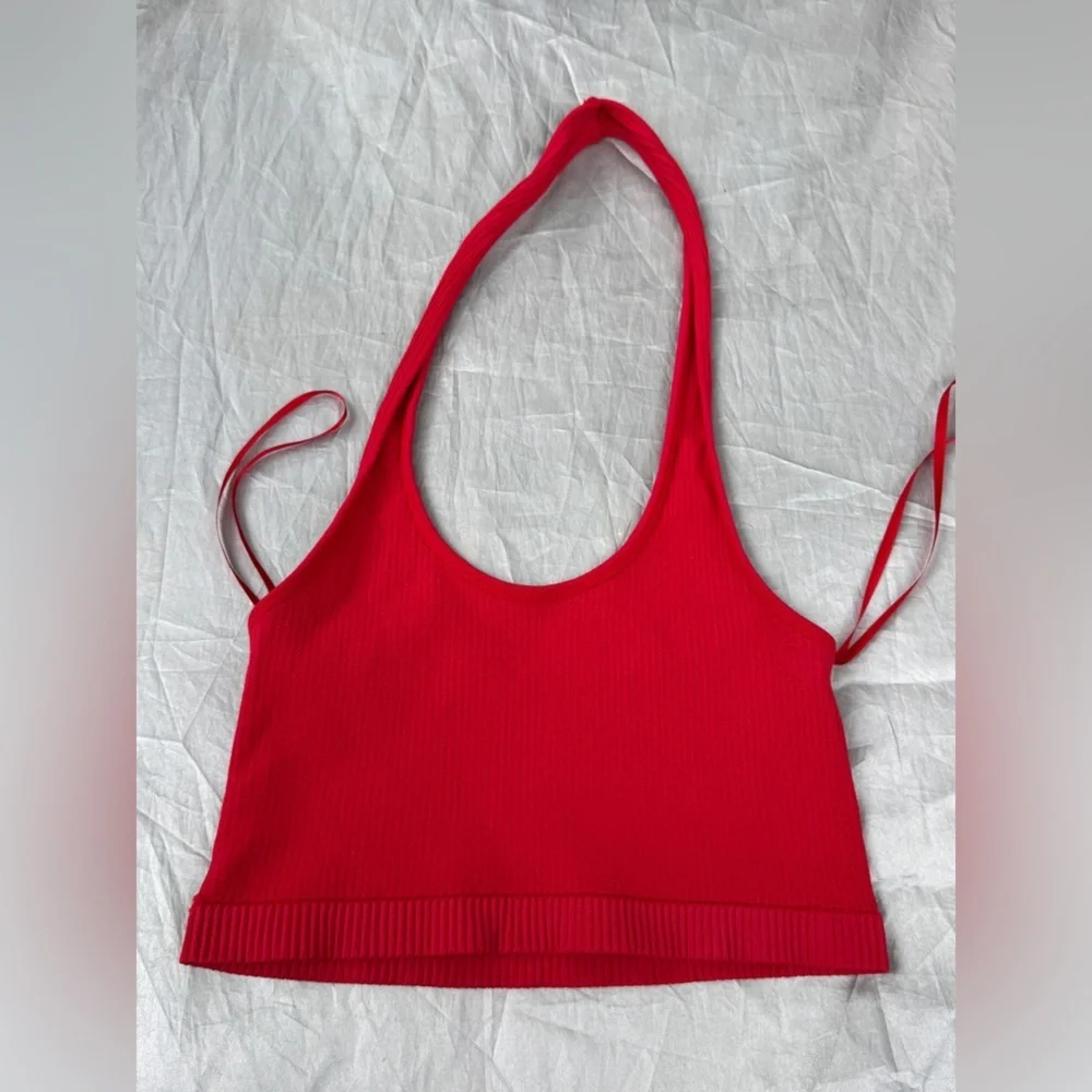 Red‎ Ribbed Crop Top - Picture 3 of 10